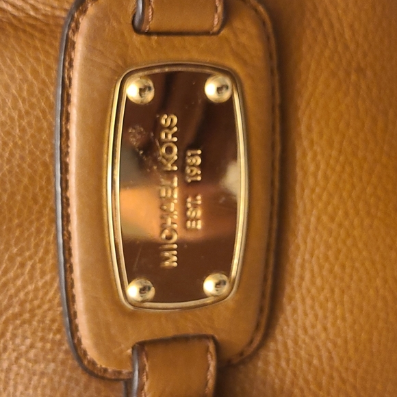 Authentic Michael Kors pebbled Leather Large Satchel - Picture 2 of 12